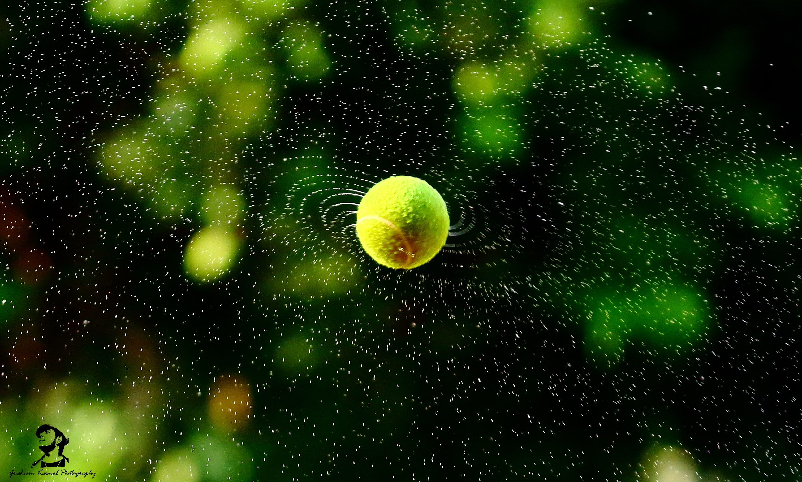 tennis ball which resembles the Galaxy